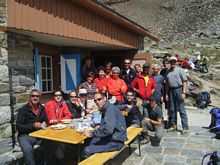Das ultimative Gruppenphoto vor der Domh&uuml;tte